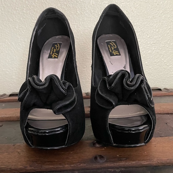 PinUp Couture Pleaser Black faux suede platform peep toe heels size 9 ~ - Picture 11 of 12